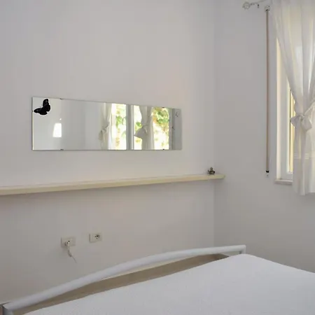 House With Garden 137 *