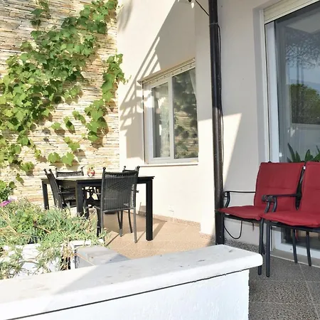 House With Garden 137 Apartment