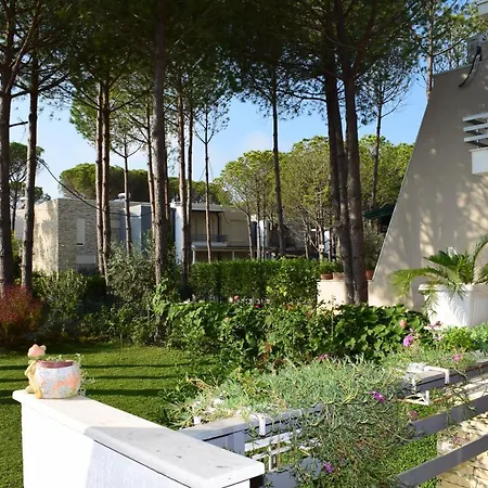 House With Garden 137 Apartment
