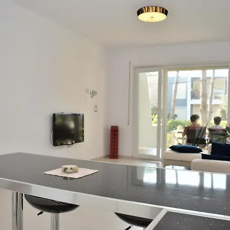 Apartment House With Garden 137 *