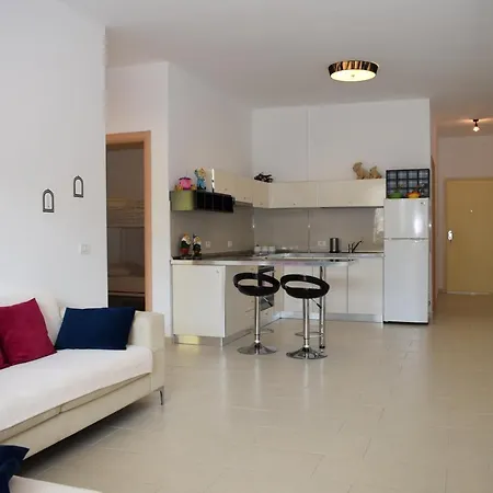 House With Garden 137 Apartment