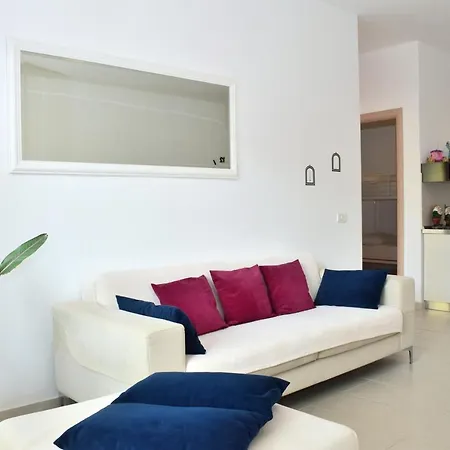 Apartament House With Garden 137